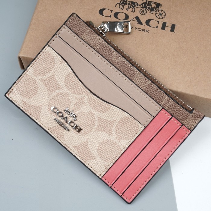 

Coach Card Holder In signature Canvas