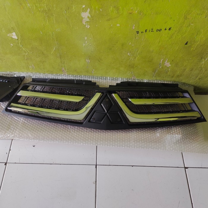 grill bemper depan pajero 2014