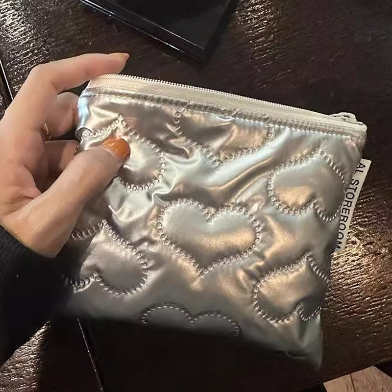 

Ins Silver Love Clutch Bag Cute Coin Bag Coin Purse Coin Pouch Mini Makeup Bags Key Lipstick Earphone Data Cable Storage Bag