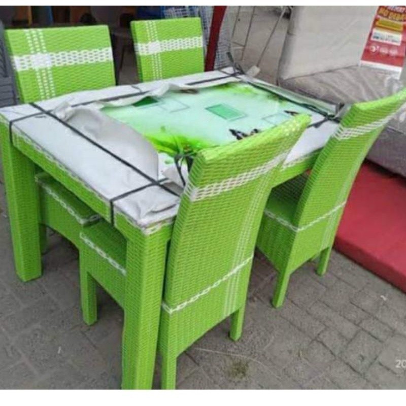 meja makan rotan 4 kursi