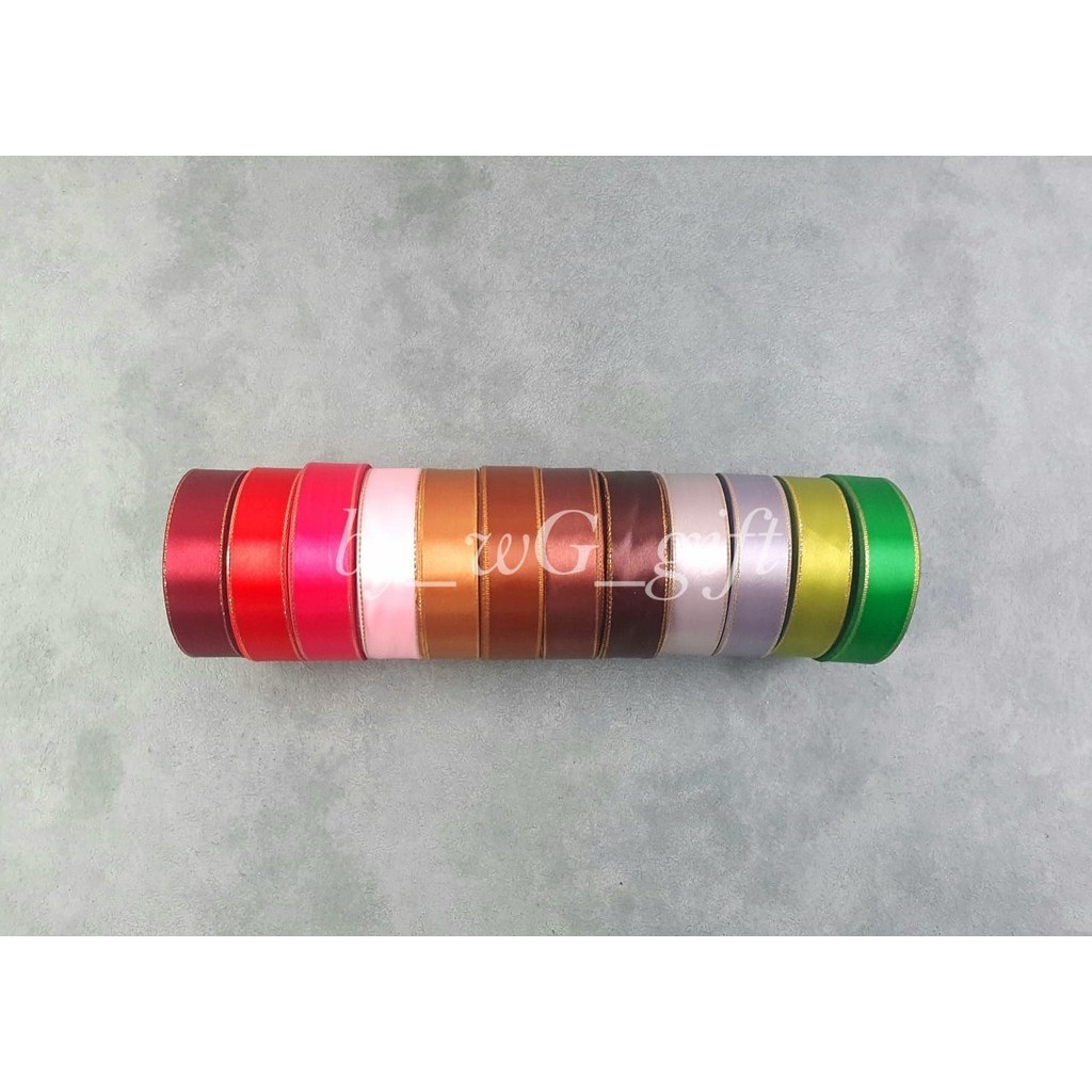 

Pita Satin Mix Colours List Gold; Lebar 2.5 cm; Panjang 25 yard