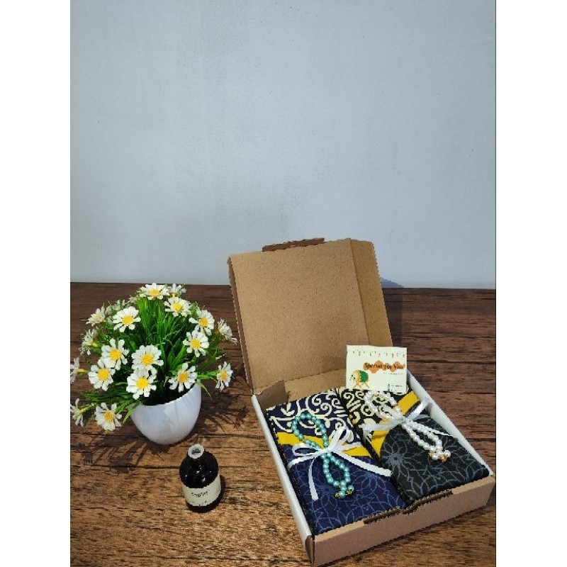 

Hampers Sajadah Travel Couple/Hampers Lebaran Hari Raya Idul Fitri Hadiah Pernikahan Lucu/ langsung proses