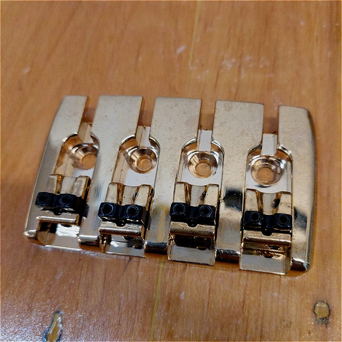 Bridge gitar bass 4 string gold