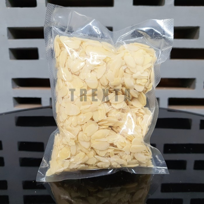 

ALMOND IRIS MENTAH / RAW ALMOND SLICE 1 KG
