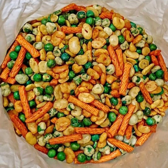 

Cemilan Kacang Campur Mix 1 Pack