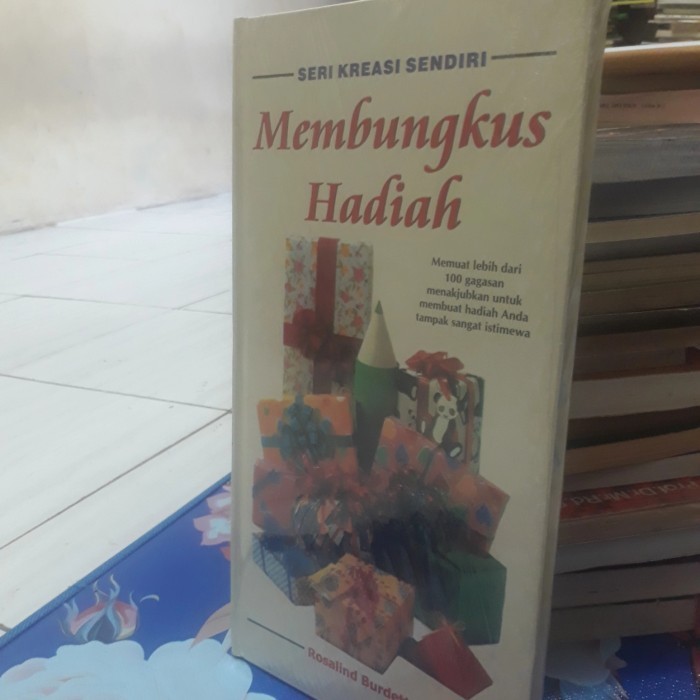 

SERI KREASI SENDIRI MEMBUNGKUS HADIAH - ROSALIND BURDETT - E3