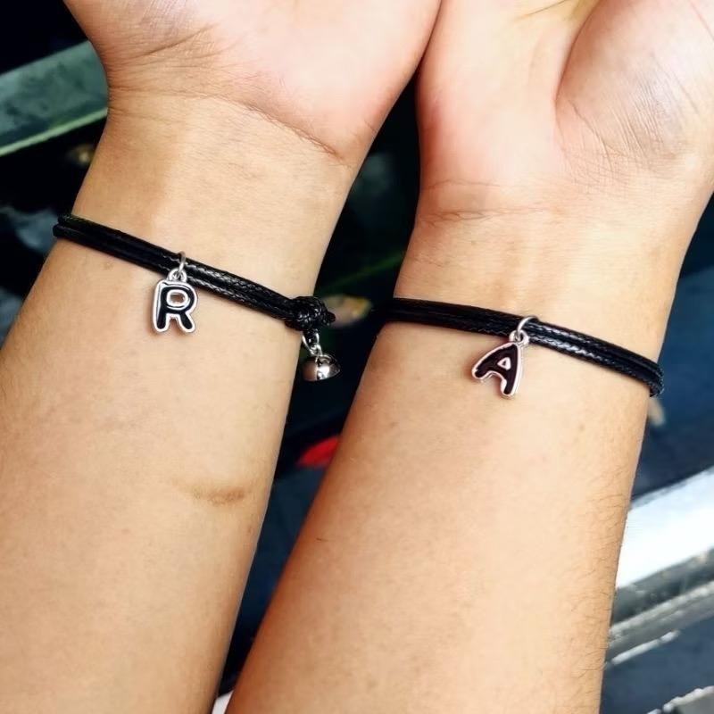 [HSN] New Epoxy Alfabet A-Z Gelang Inisial Hitam Couple Magnet Epoxy Double Face Gelang Couple Untuk