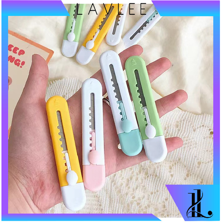 

Lavlee - 6234 Cutter Portable Ukuran Kecil / Mini Cute Cutter Pemotong Kertas / Pisau Silet Ukir Kecil / Cutter Mini Motif Polos
