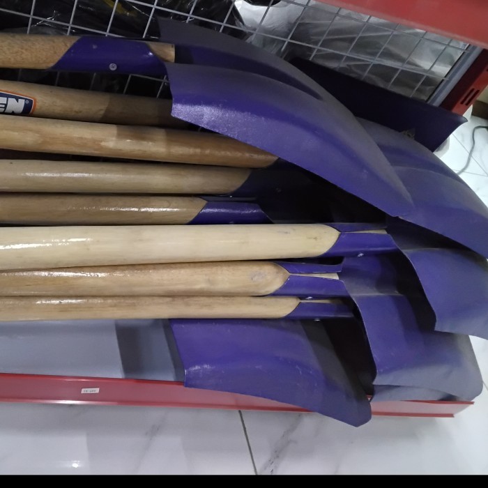 SEKOP PASIR CARMEN DAN SEKOP PASIR CROCODILE