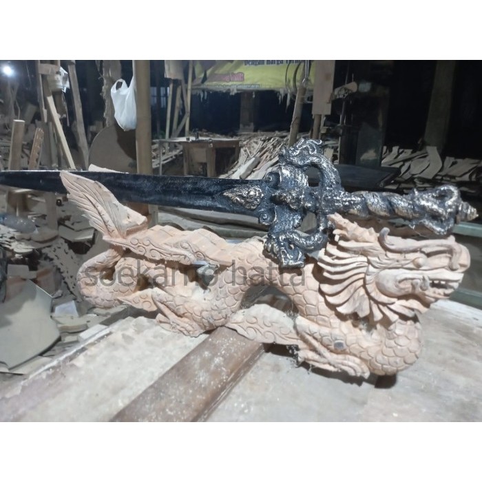 pedang naga kembar pandito terbang legendaris majapahit temuan di candi ratu bajang  SH35465