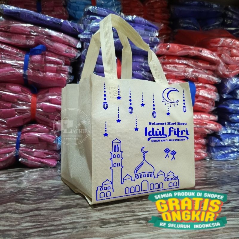 

(Lusinan-isi 12 pcs) Tas Spunbond Box 20x20 & 22x22 Edisi Lebaran Box Dus Idul Fitri Goodie Bag Tas Hampers/ keluarga oleh oleh