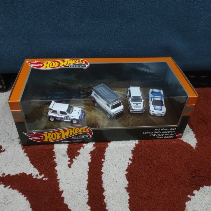 Hot Wheels Diorama MG Metro Lancia Delta Really Hauler RS200 HKC18