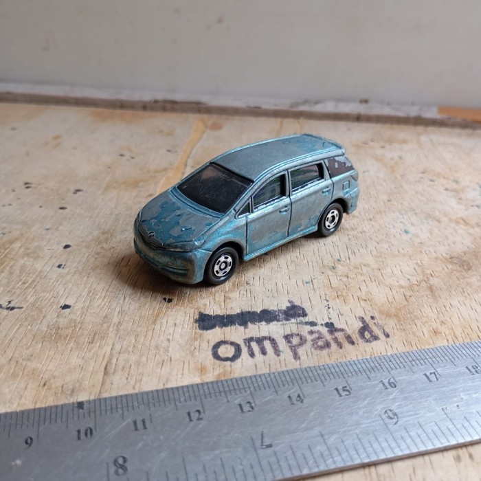 BB99 diecast tomica Toyota wish bekas
