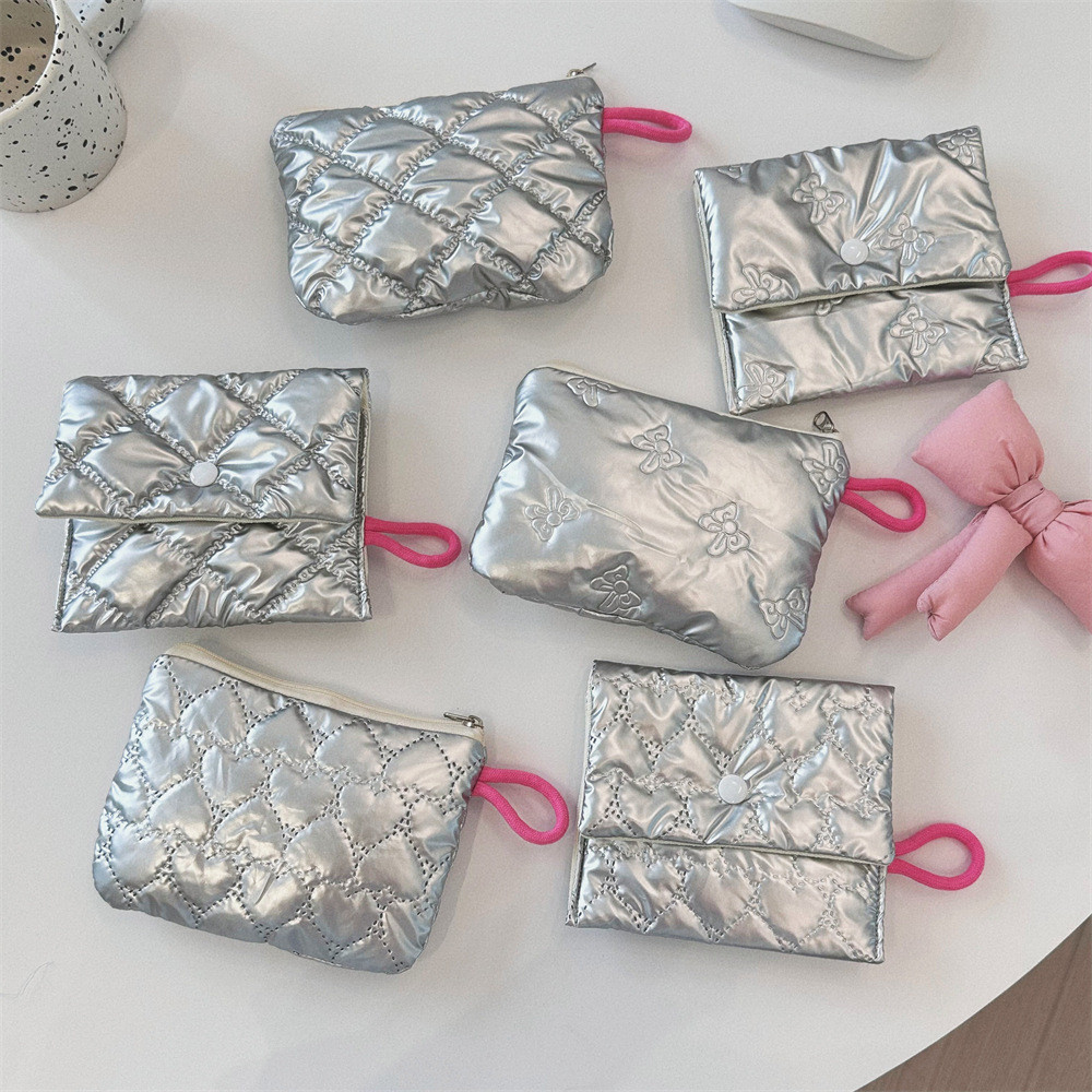 

Small Lipstick Cosmetic Storage Case Bags Lingge Silver Lovely Cute Hand Bag Women Makeup Coin Bag Sanitary Napkin Holder Bag