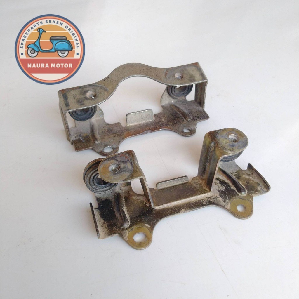 

BRAKET DUDUKAN LAMPU BELAKANG VEGA ZR RR ORIGINAL COPOTAN BRAKET DUDUKAN LAMPU STOP VEGA ZR RR