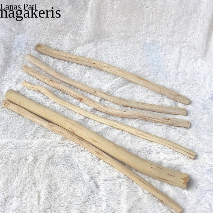 

Ranting Kayu Jati/Ranting Kayu Bahan Kerajinan/Ranting Kayu Jati Halus Untuk Kerajinan Macrame/Ranting Kayu Jati Murah/Ranting Kayu Jati Halus Satuan FXN10 XD10
