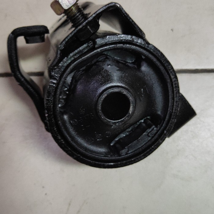 Ready engine mounting Dpn kiri Daihatsu charade winner classy Part Cod