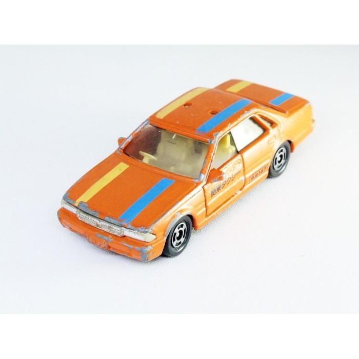 RR07 Tomica loose #13 Nissan Cedric 4 Door Taxi - oranye China JUNK