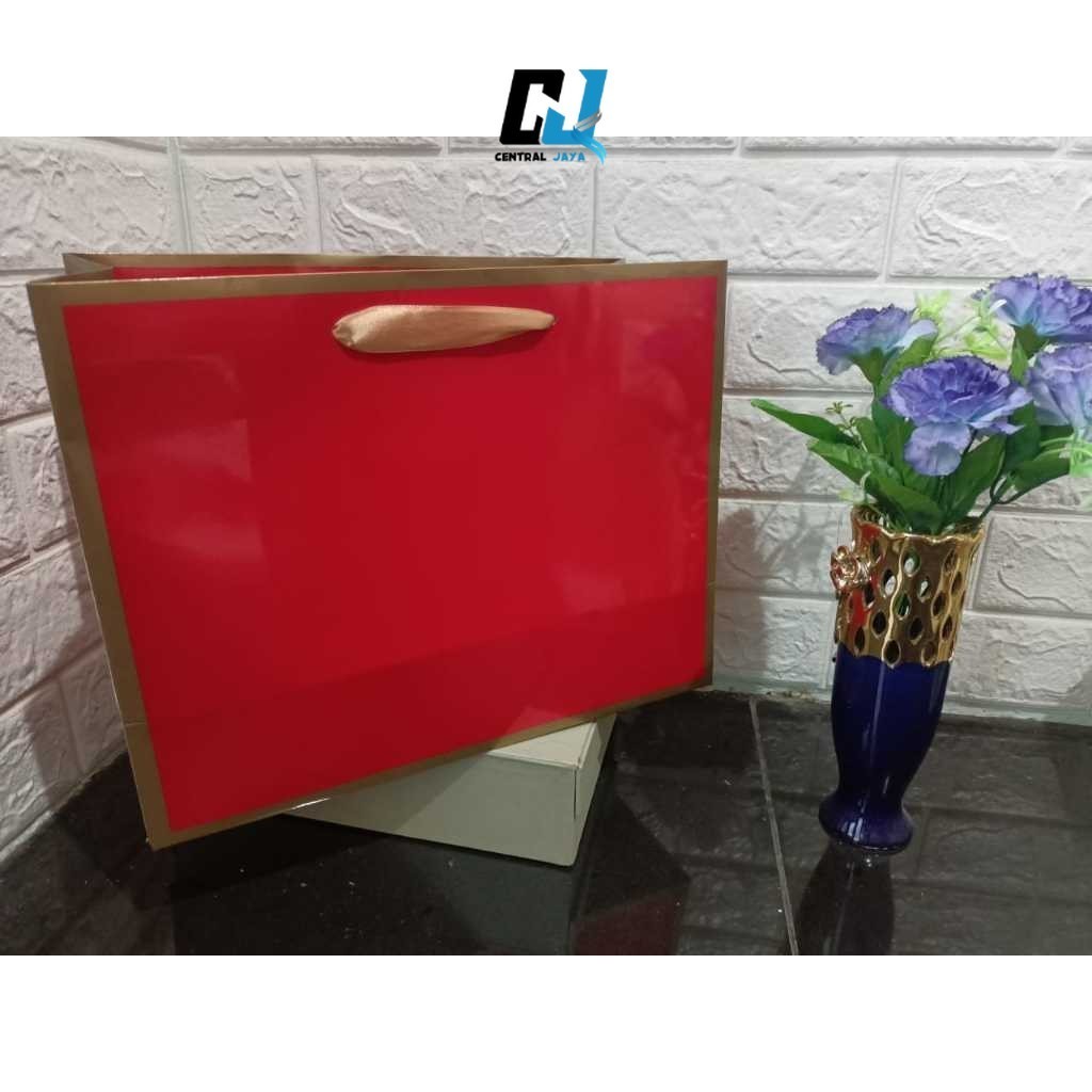 

Paper Bag Merah Polos Ukuran 32,5x25x14 cm