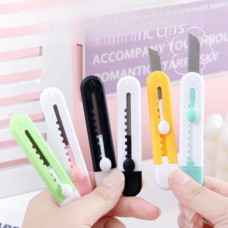 

Cutter Mini Lucu Polos Pisau Sillet Ukir Kecil Mini Cute Cutter Pemotong Kertas