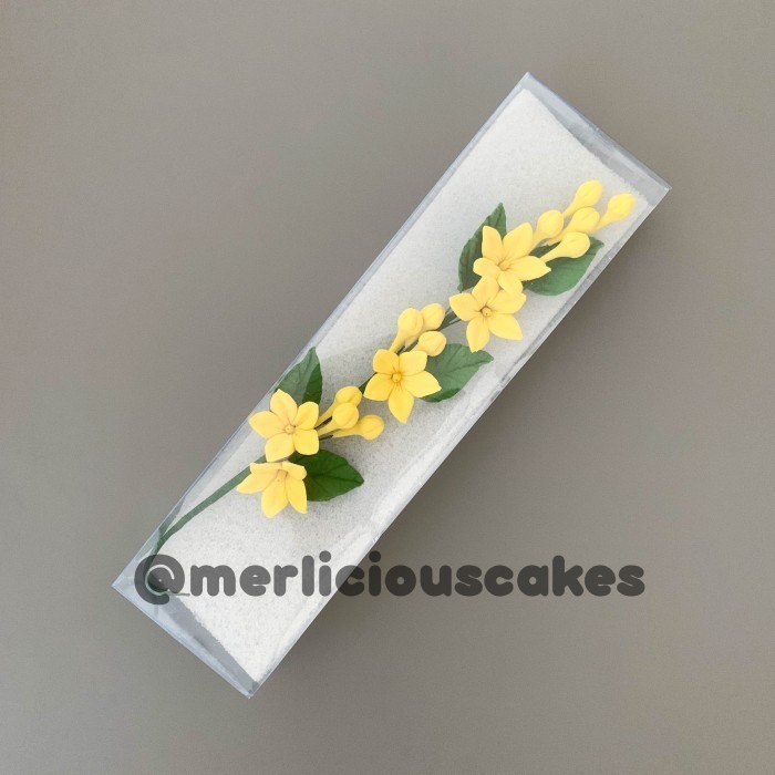 

New Arrival- STP 32 Yellow Kuning Bunga Gumpaste Flower Cake Kue Topper