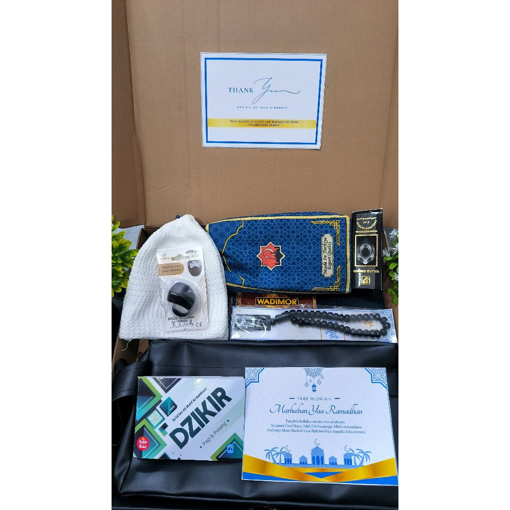 

Hampers Lebaran Ikhwan - Paket E, Gift Ramadhan, Souvenir, Bingkisan, Pria, Laki-laki, Sarung, Sajadah, Perlengkapan Sholat, Tasbih, Parfum Sholat/ langsung proses