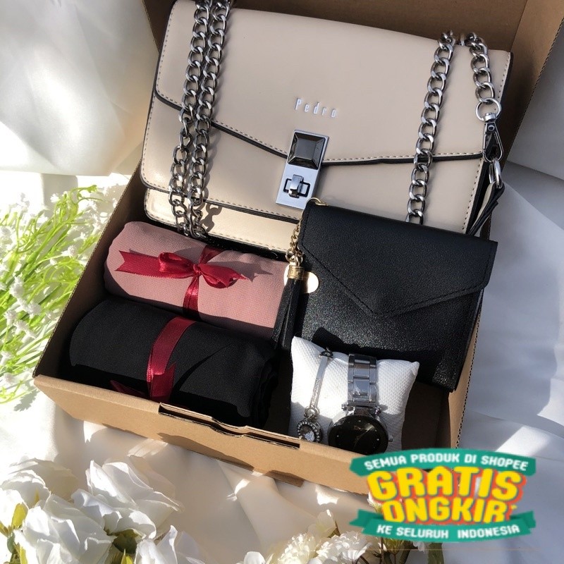 

Hampers Giftbox Tas Wanita Premium | Paket Aksesoris Hijab Kado Ulangtahun Wisuda Wedding Anniversary/ keluarga oleh oleh
