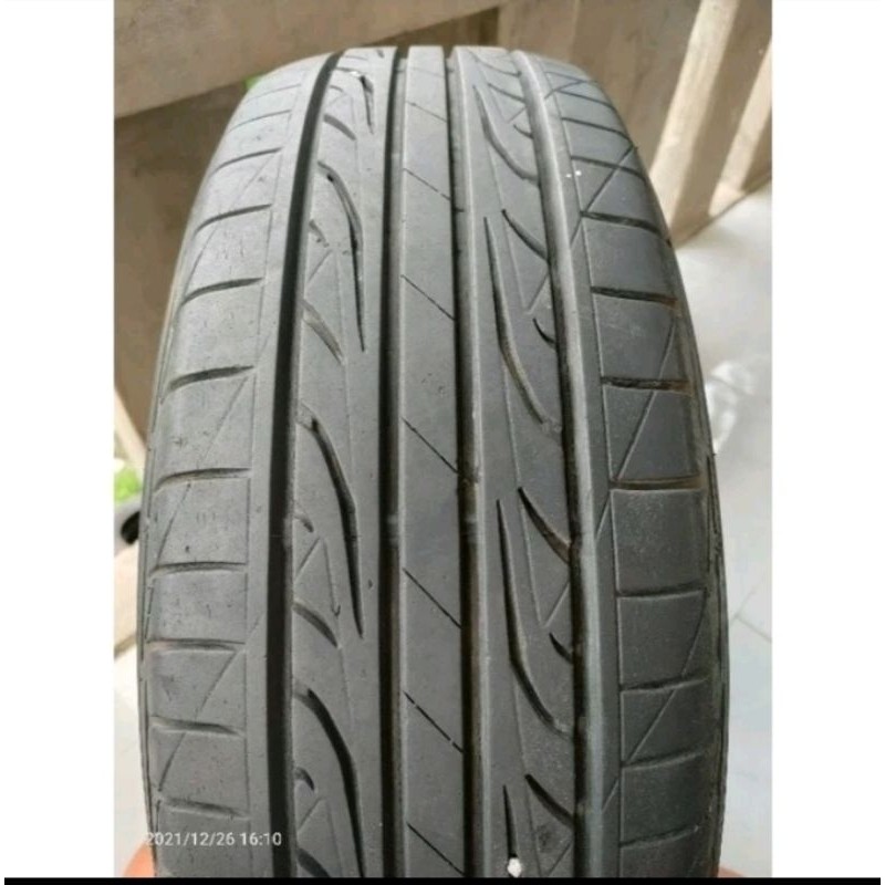 Ban Mobil Ring 15 Ukuran 215/70 R15 Merek Dunlop Copotan Second Tubless