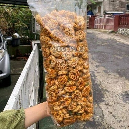 

KERUPUK SEBLAK RAFAEL EXTRA PEDAS DAUN JERUK 1KG 500gram 250gram