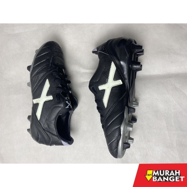 Sepatu specs keren- sepatu bola xaxi hitam putih