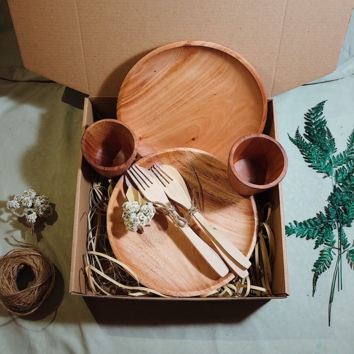 

(NEW) -Hampers Gift Box - Wooden Couple Set by Sweetie Seasons | Wedding