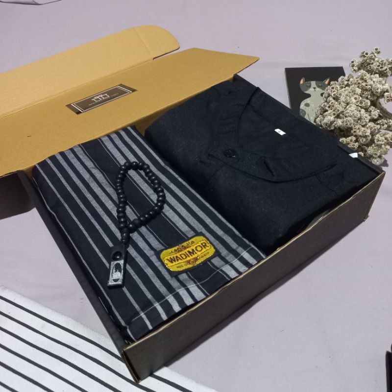 

Baju Lebaran[BAJU KOKO] HAMPERS COWOK JUM'ATAN GIFTBOX PREMIUM JUM'ATAN KADO BAJU KOKO