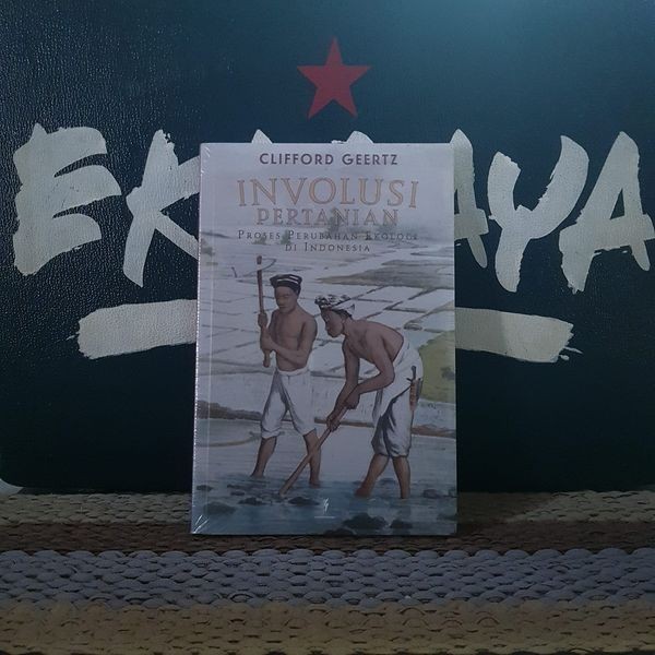 Buku Antropologi INVOLUSI PERTANIAN (Perkembangan Penggunaan Lahan di Indonesia dari abad 17 sampai 