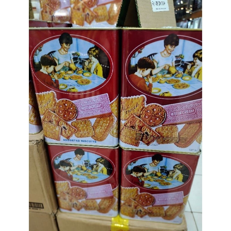 

Khong Guang biskuit kaleng merah 1800gram / cocok untuk camilan atau suguhan lebaran. pusat grosir jajan murah meriah