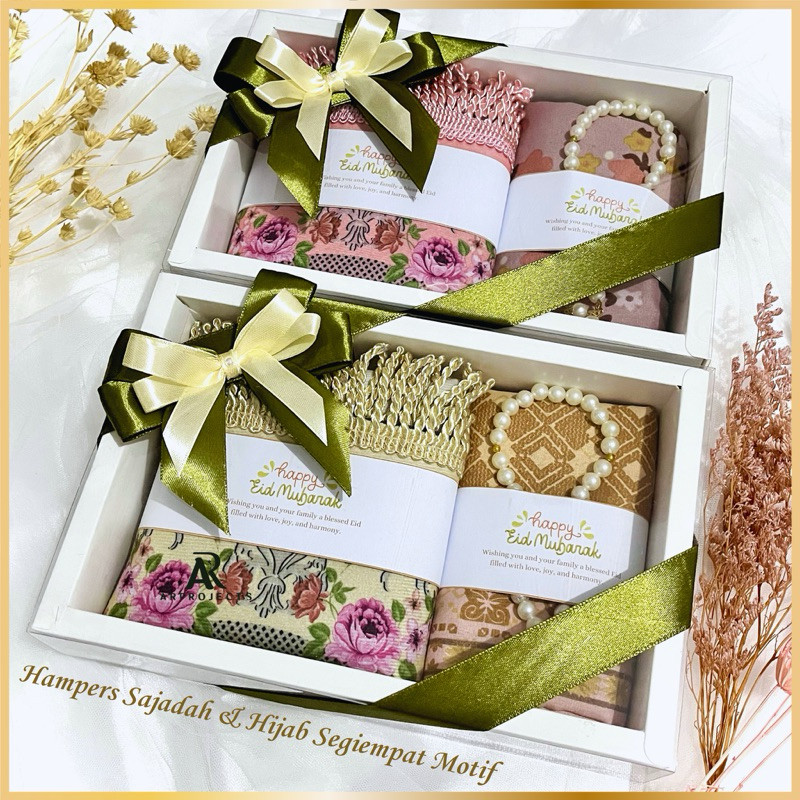 

Hampers Souvenir Lebaran Sajadah Suede Muka Mini 35x65cm Hijab Segiempat Motif Lasercut Kemas Box Tutup Slop/Hampers Parsel Hari Raya Idul Fitri Ramadhan/ New kado