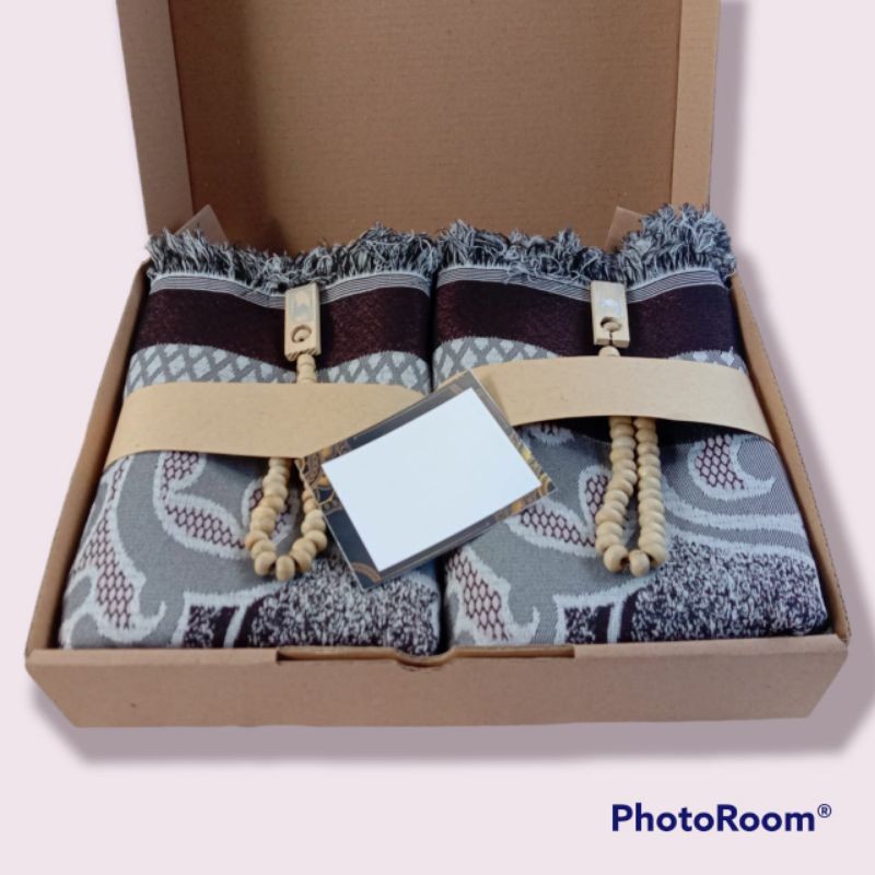 

[ TERLARIS MURAH ] SAJADAH COUPLE GIFH BOX HADIAH KADO PERNIKAHAN / KADO NIKAHAN/ HAMPERS WEDDING by hamperswedding/ New kado
