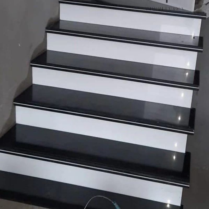 granit anak tangga model kombinasi hitam putih polos Custom ukuran30x60,30x80.20x80.30x90, 20x90, 30