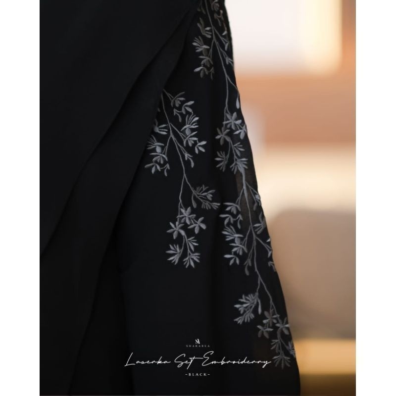 Laserka Set( Dress + Khimar )
by shArarea Gamis Lebaran