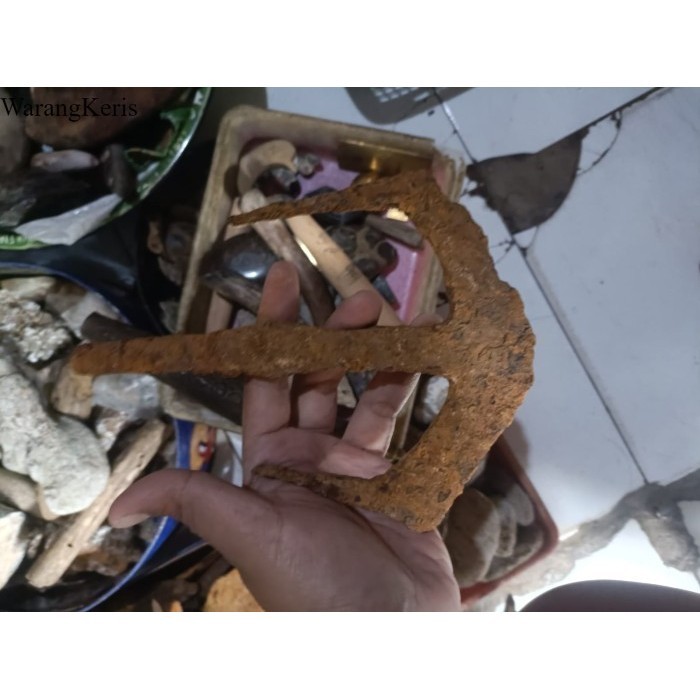 fragmen garu sepuh kabudan temuan di sungai mahakam hasil kebudayaan kutai bk sengkelat majapahit ma