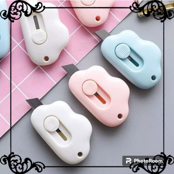 

WBS Cutter Mini Pisau Pemotong Kertas Mini Portable Cutter Mini Bentuk Awan Cutter Mini Pembuka Paket PR152 OK SIAP