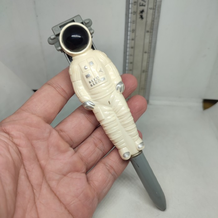 

RR27 KFC Merchandise Astronaut Ballpoint Pen Original Pulpen Mati