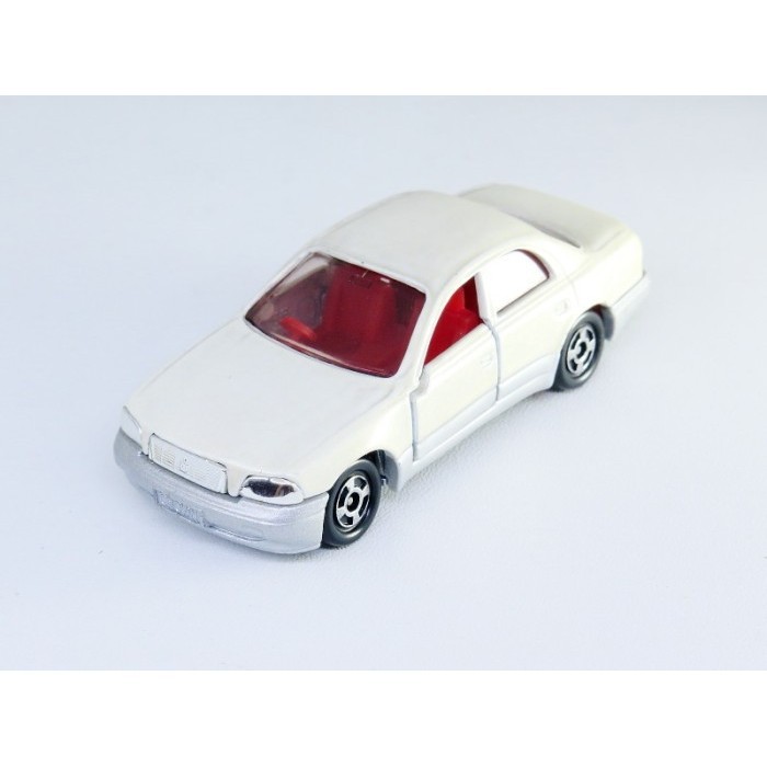 RR07 Tomica loose #55 Toyota Crown Majesta - putih China