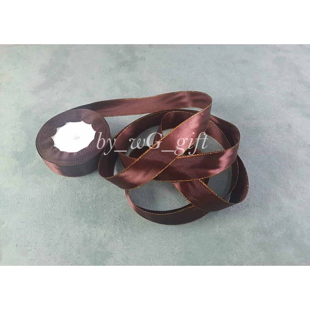 

Pita Satin Coklat List Emas; Lebar 2.5 cm; Panjang 25 yards