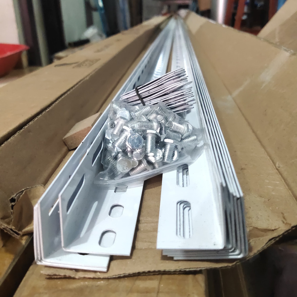 Besi Siku / Rak Siku / SIKU LUBANG TEBAL 1,3 MM BESI SIKU PUTIH BERAT 1,6 KG/BATANG