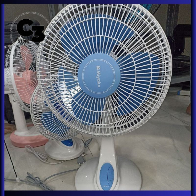 Miyako Kipas Angin Meja 12 Inch KAD-1227 B PL 12" KAD 1227 B PL