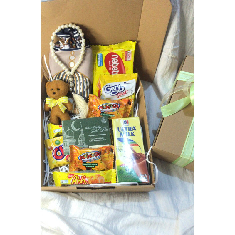 

Hampers lebaran box | hadiah lebaran snack | gift lebaran cantik | hampers lebaran murah| box hampers lebaran