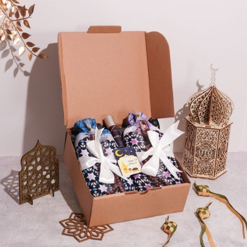 

Mazra Hampers Lebaran Idul Fitri Unik Sajadah Travel Dan Parfum Sholat/ langsung proses