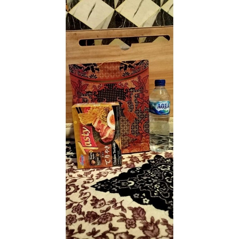 

100 pcs paperbag besar warna merah ukuran 26×21×6 cm/tas kertas serbaguna