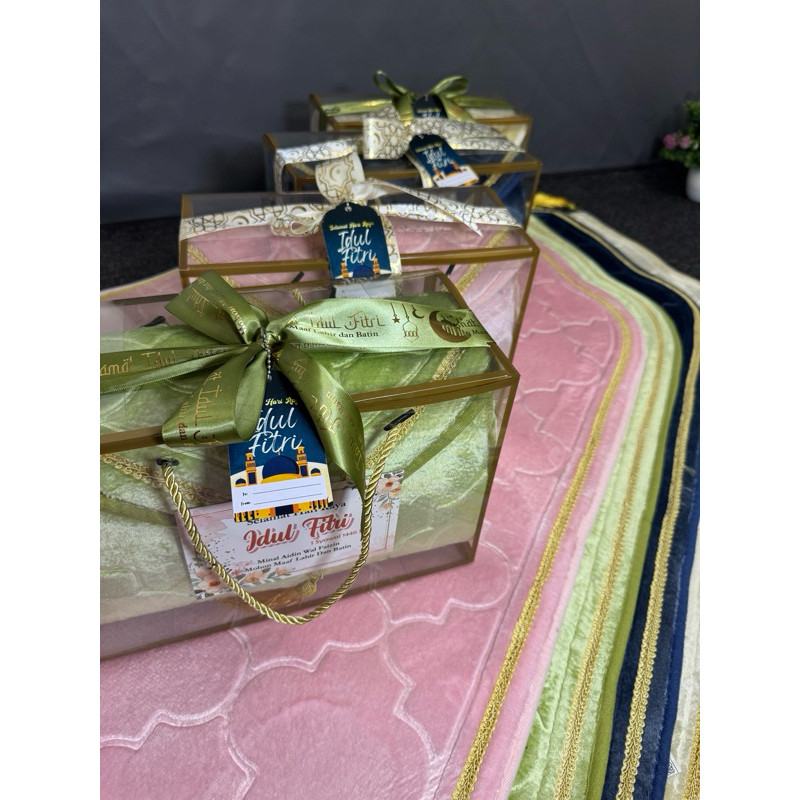

Hampers Sajadah Premium IDUL FITRI / Hampers Box sajadah Premium Lebaran idul fitri/ keluarga oleh oleh