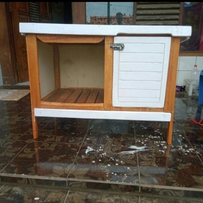 kandang kelinci + tatakan kotoran kayu / kandang kelinci murah